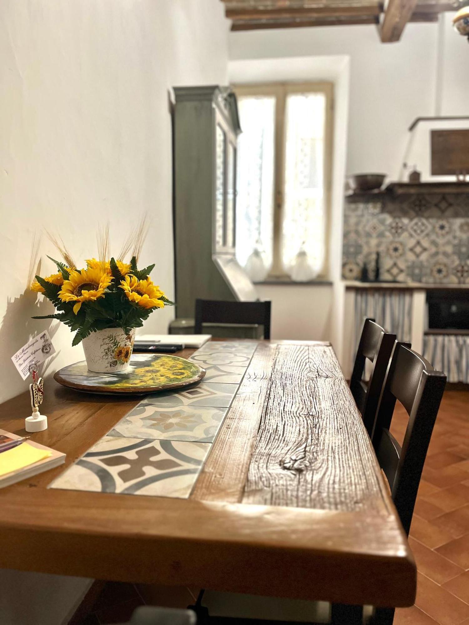 Apartamento Il Girasole Storico Pitigliano Exterior foto